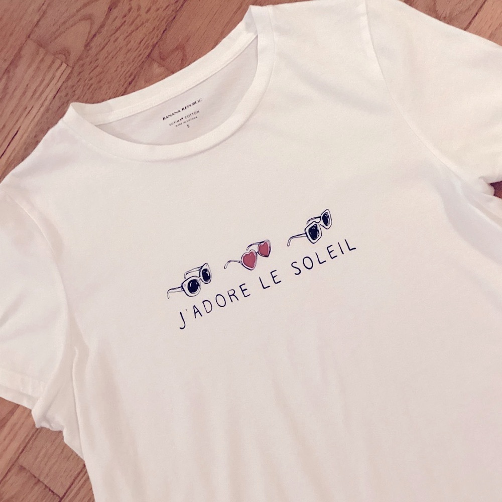 BANANA REPUBLIC SUPIMA SOFT COTTON TEE - “I ADORE THE SUN” FRENCH GRAPHIC